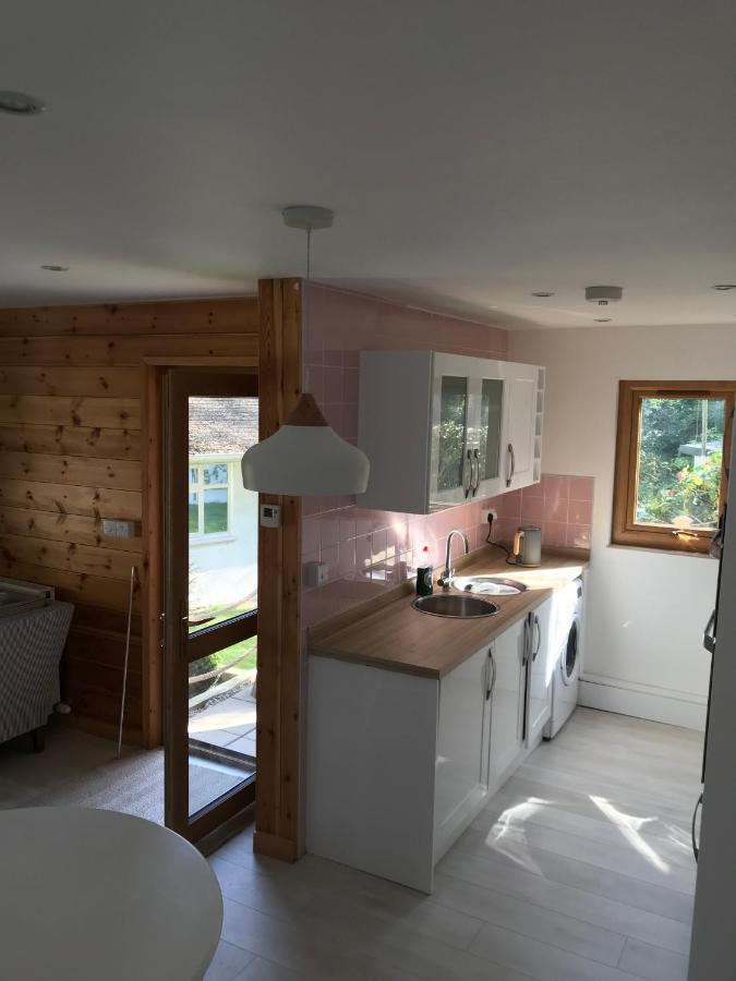 Winnie'S Corner - Self Contained Within The Grounds Of Another Property, In An Idyllic Wooded Setting Carlyon Bay Εξωτερικό φωτογραφία
